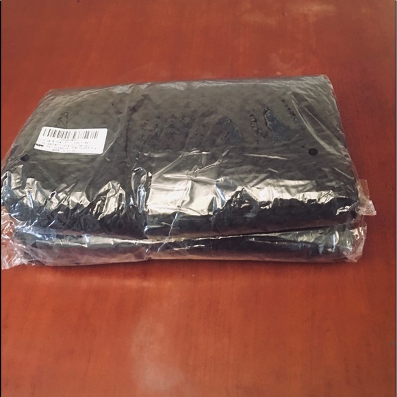 New Never Opened Knitted Scarf - Picture 3 of 4